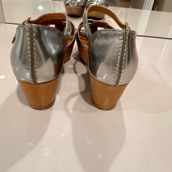TODS Metallic Silver Women's Sandals - Picture 4 of 8